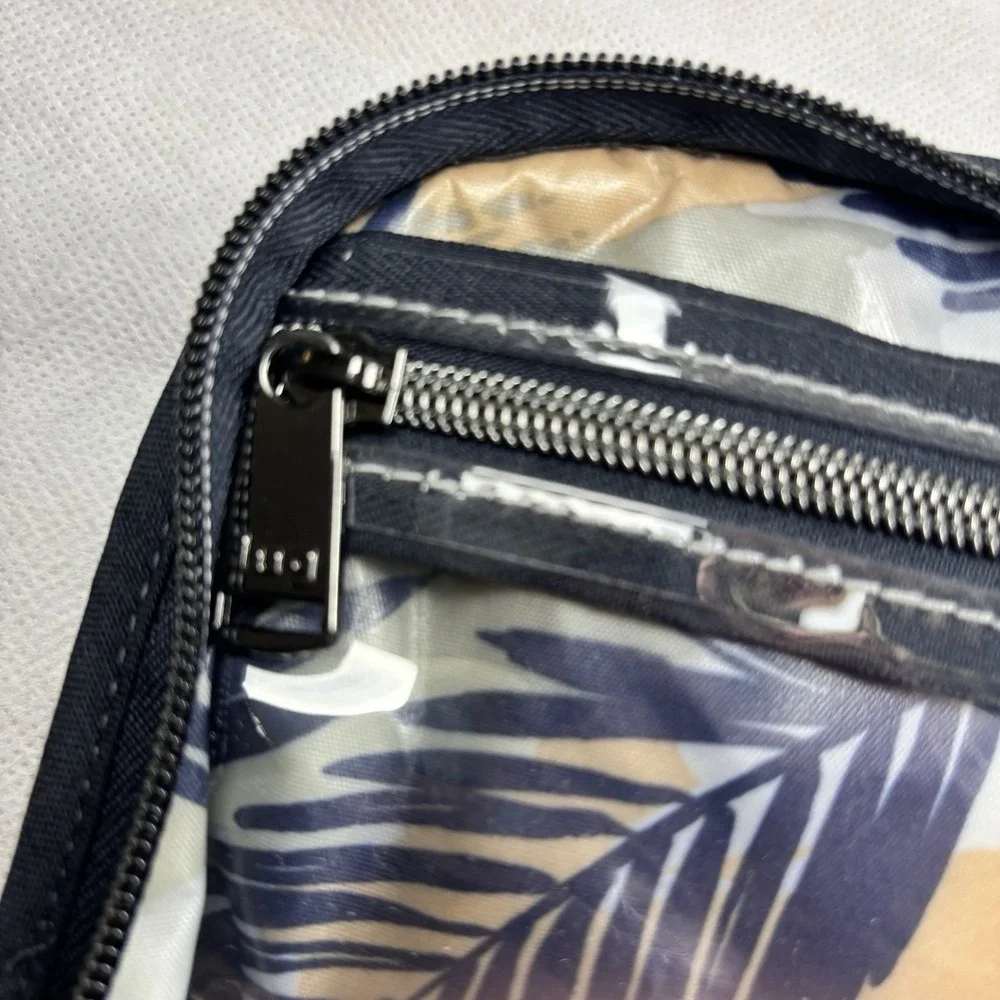 Lug Flash Cosmetic Case Dark Blue Travel Bag Clear‎ Pockets